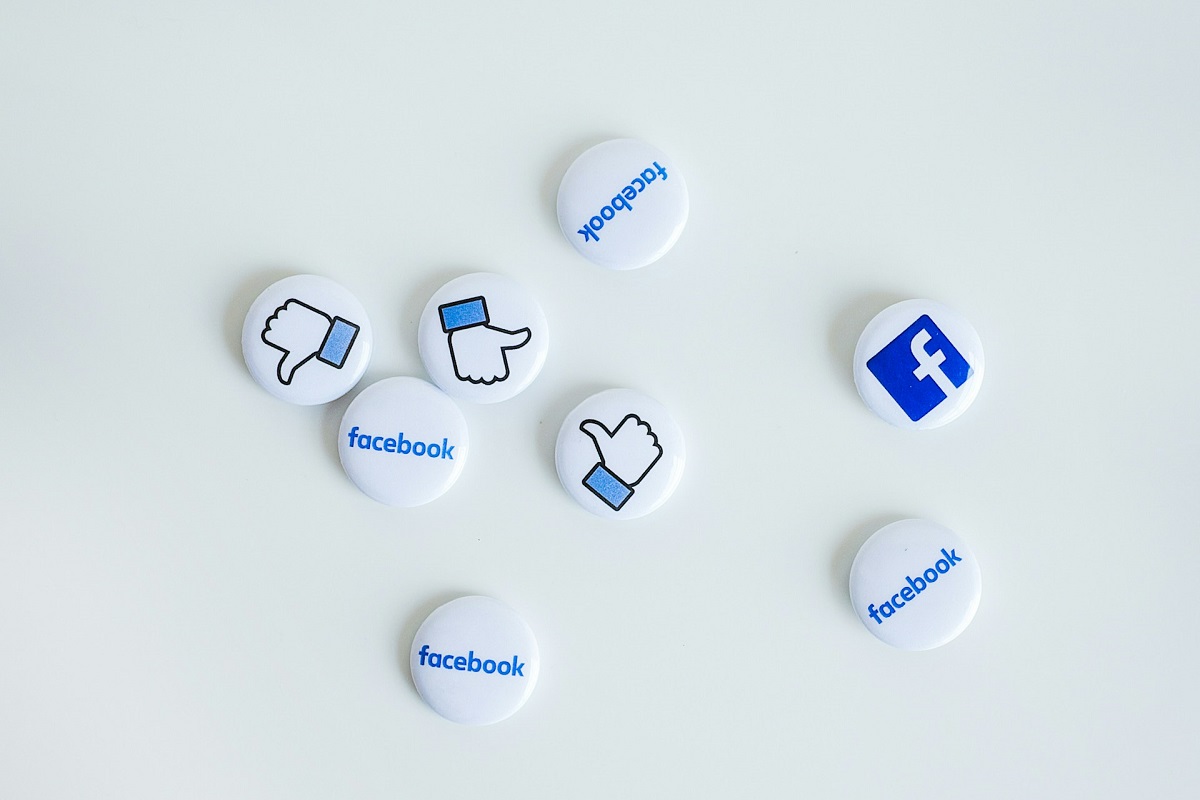 Για έναν λόγο η Gen Z είναι ακόμα στο Facebook: Aγοράζει από το marketplace