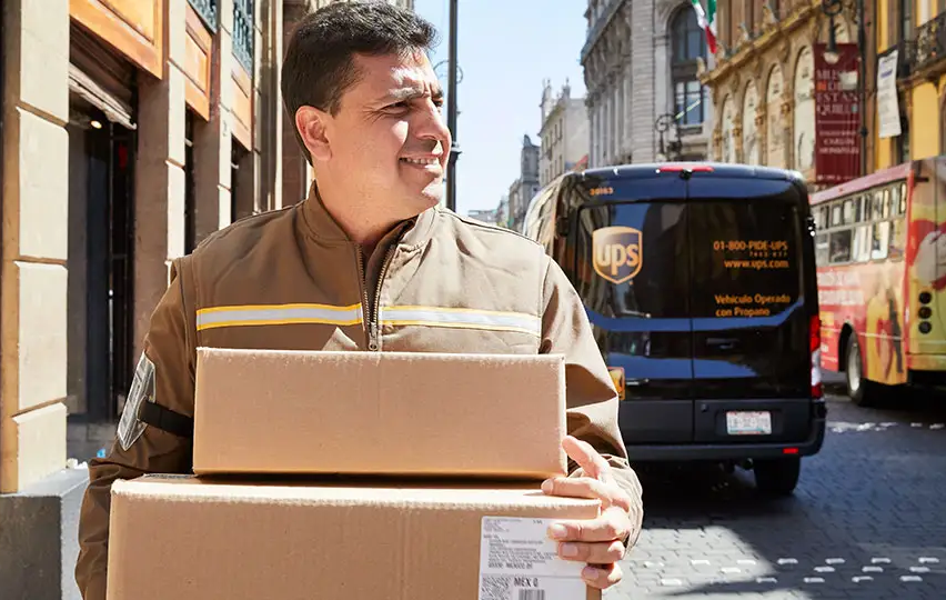 H UPS σχεδιάζει 20.000 απολύσεις μετά την πτώση στις παραγγελίες τής Amazon