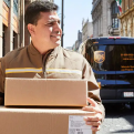 H UPS σχεδιάζει 20.000 απολύσεις μετά την πτώση στις παραγγελίες τής Amazon