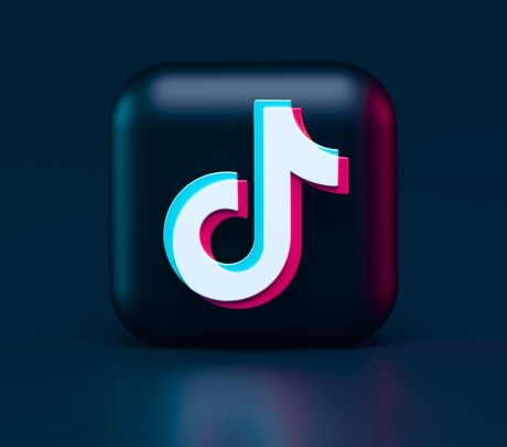 Η βάση δεδομένων διαφημίσεων της TikTok παραβιάζει τους κανόνες της ΕΕ